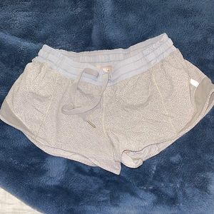 Lululemon Hotty Hot Low-Rise Lined Short 2.5"
